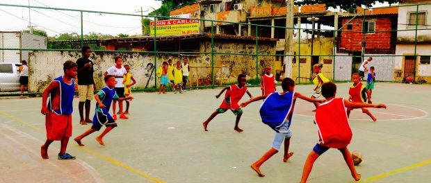 Kids playing soccer in Pica-Pau